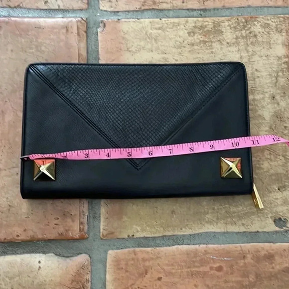 ๐HP๐ LINEA PELLE โจ Black Leather & Gold Stud Snake Reptile Embossed Zip Clutch - Picture 7 of 14